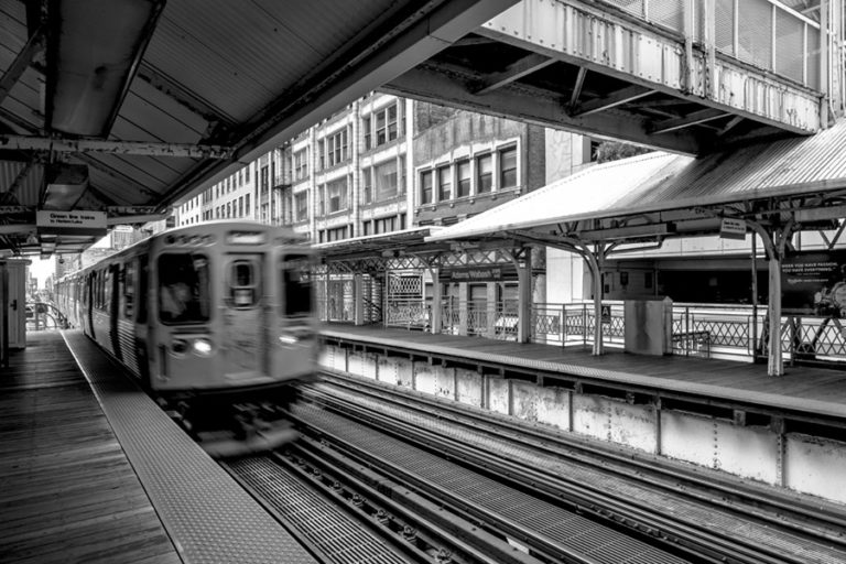 The chicago l train coming into the station